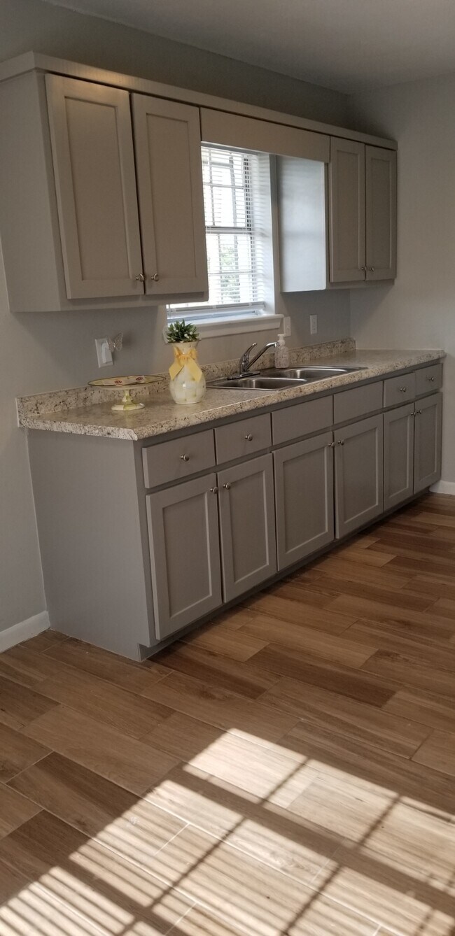 Building Photo - 2905 Highland Ave