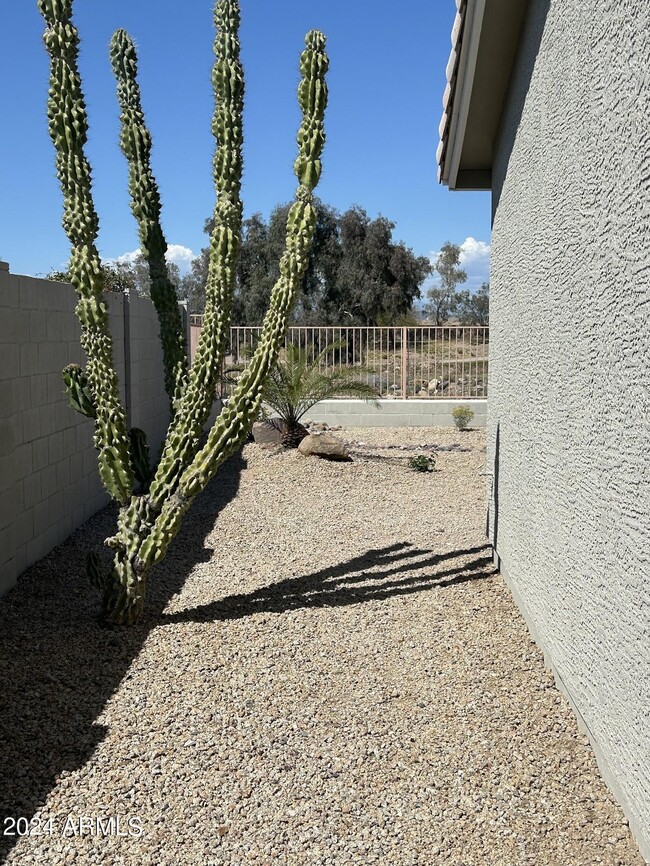 Foto del edificio - 20036 N Coyote Lakes Pkwy