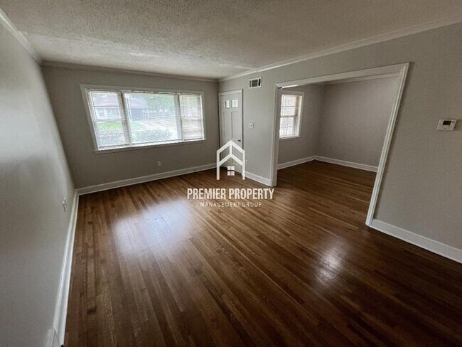 Foto del edificio - 1367 Bonnie Dr