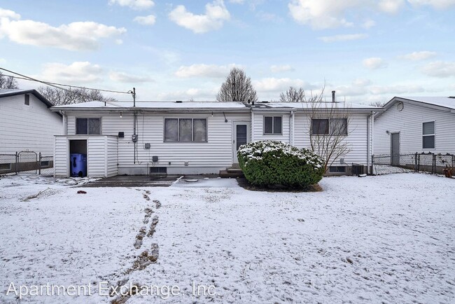 Building Photo - 3 br, 1.5 bath House - 1020 Sherman Ln