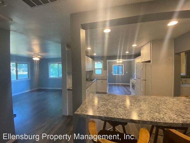 Foto del edificio - 2 br, 1 bath House - 105 N Okanogan St