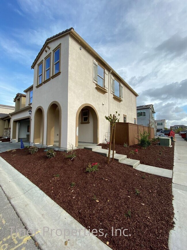 Building Photo - New Solar Powered Lennar Home