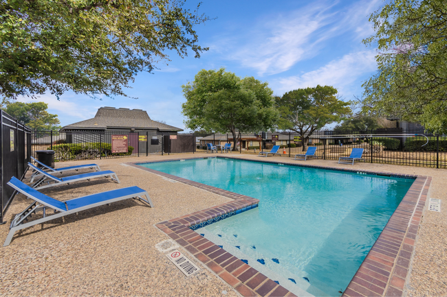 Building Photo - Center Place