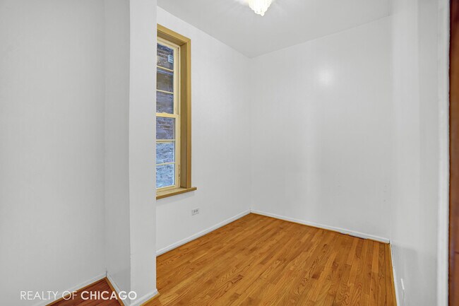 Building Photo - 1829 S May St