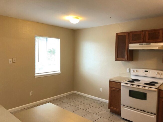 Foto del edificio - 7300 Twin Crest Dr