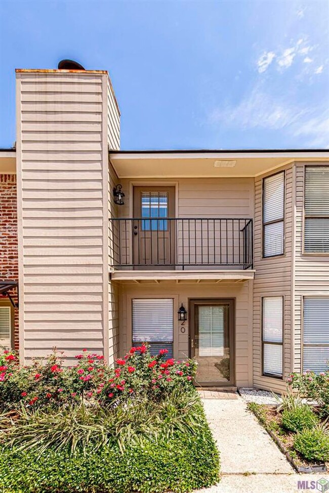 Building Photo - 2 Bedroom Townhouse on Bluebonnet & Jeffer...