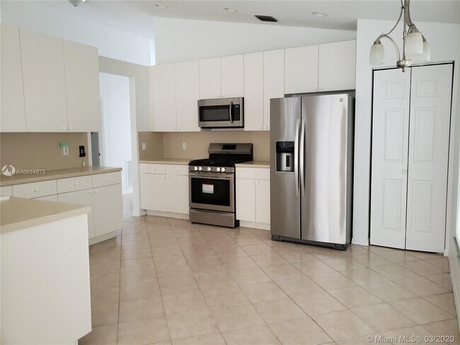 Foto del edificio - 13455 NW 12th St