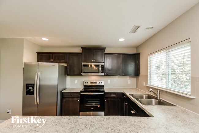 Foto del edificio - 239 Plymouth Dr