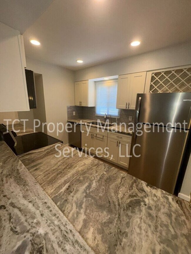 Foto del edificio - Remodeled 55+ Townhome in Mesa