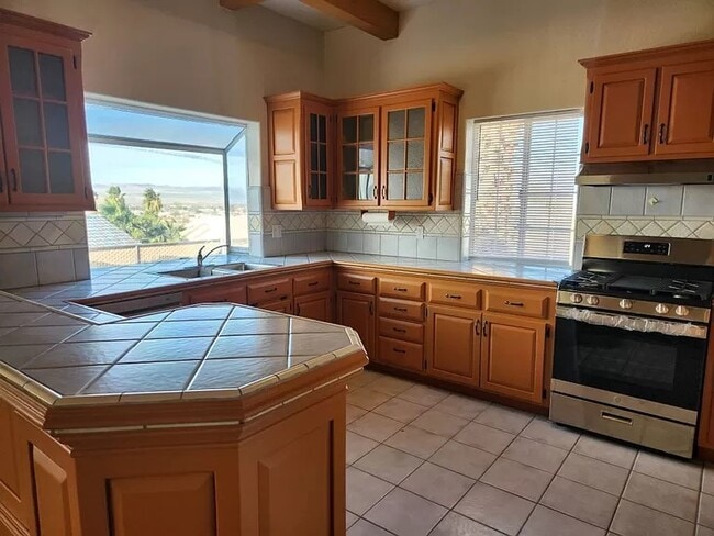 Building Photo - 2036 E Primavera Ln
