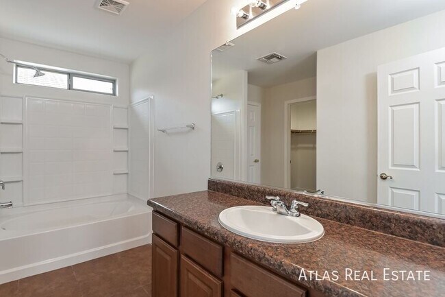 Foto del edificio - 6650 S Blue Wing Dr