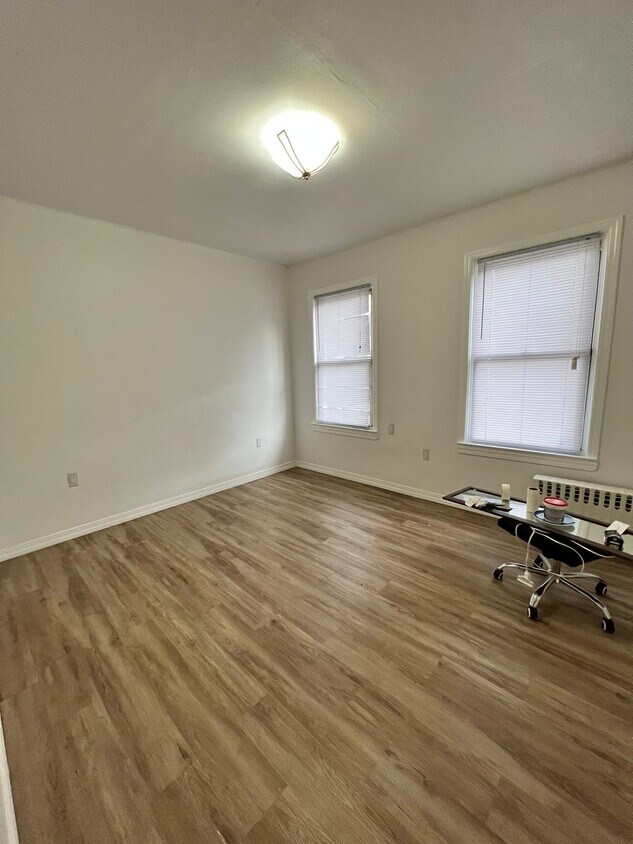 Building Photo - 39 Parkville Ave