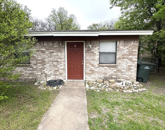 Building Photo - 918 Dryden Ave