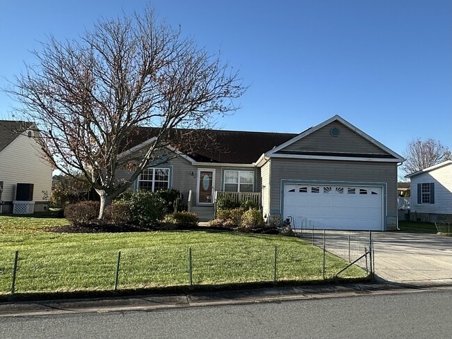 Building Photo - 47 Blue Heron Cir