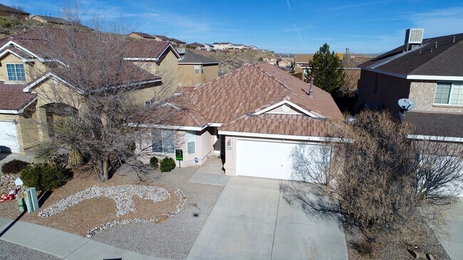 Building Photo - Great Single Story Home In Highly Desirabl...