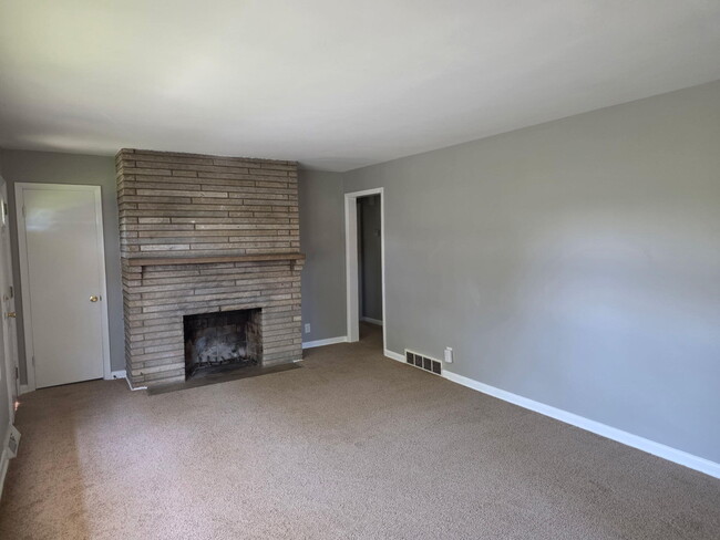 Building Photo - 1728 Shenandoah Dr
