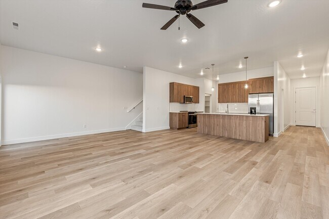 Building Photo - 366 S Fitness Wy