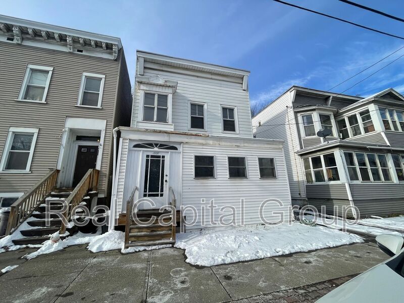 Primary Photo - 1208 Broadway