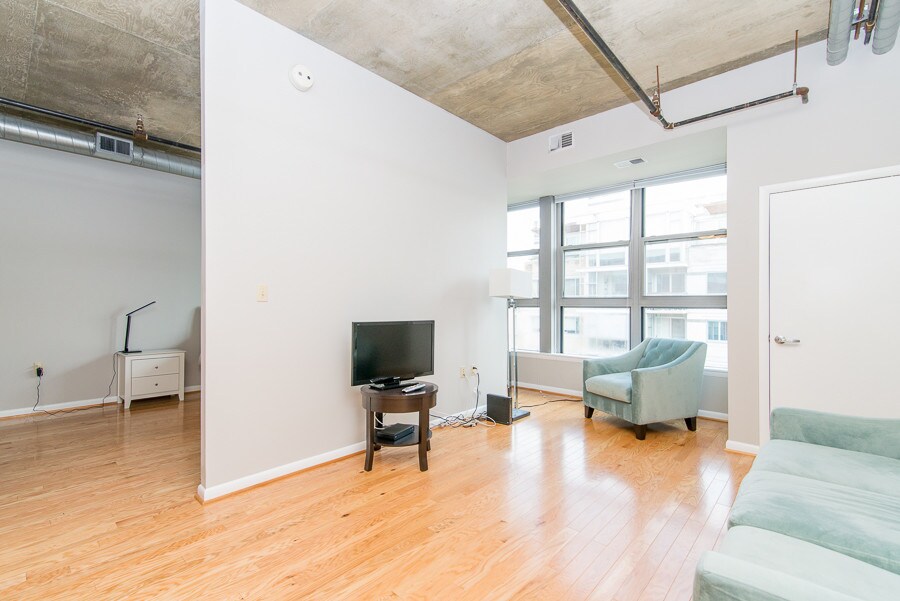 Primary Photo - 1300 N St NW