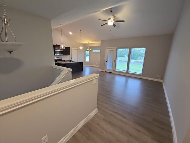 Building Photo - Spacious 5 Bedroom • 3 Bathroom Home in US...