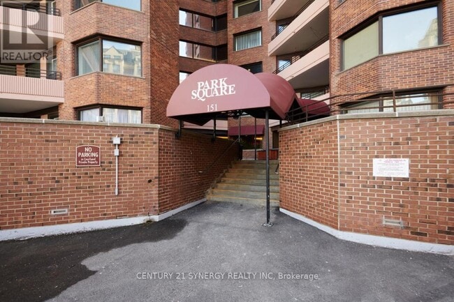 Building Photo - 151-151 Bay St
