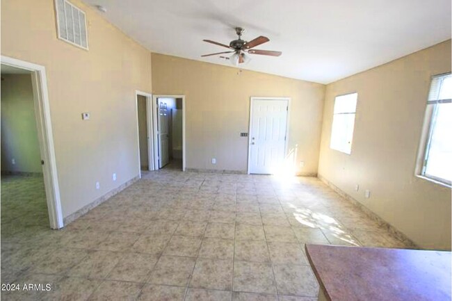 Building Photo - 1502 W Palmer Dr