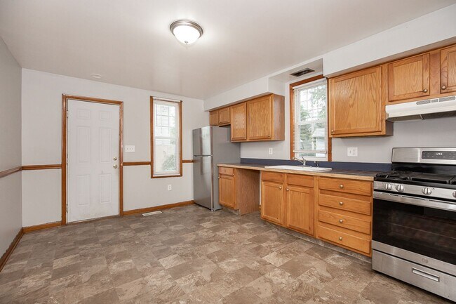 Building Photo - 3262 W122nd Street