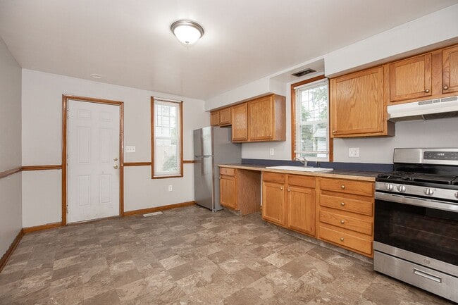 Building Photo - 3262 W122nd Street