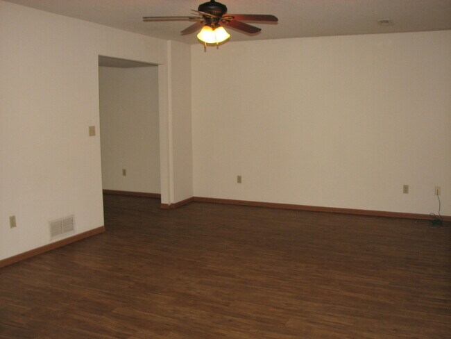 Building Photo - 3BR/2BA on EAST CAMPUS!