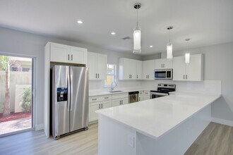 Building Photo - 403-407 3rd Ave S