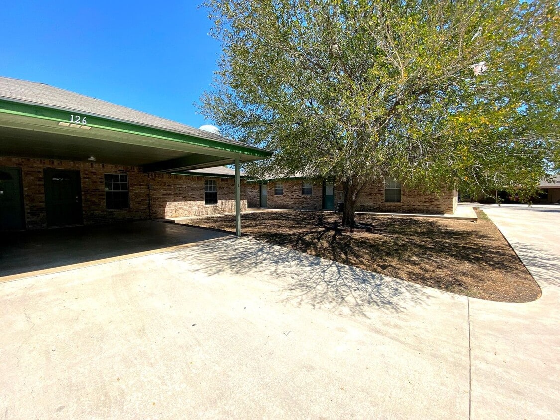 Primary Photo - 2 Bedroom / 1 Bath **Cozy Unit in Pleasant...