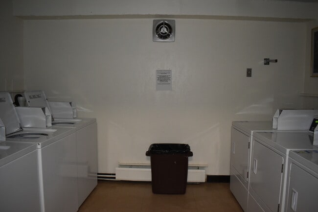 Photo - 2201 S Stewart Ave (Lombard, IL) Apartment