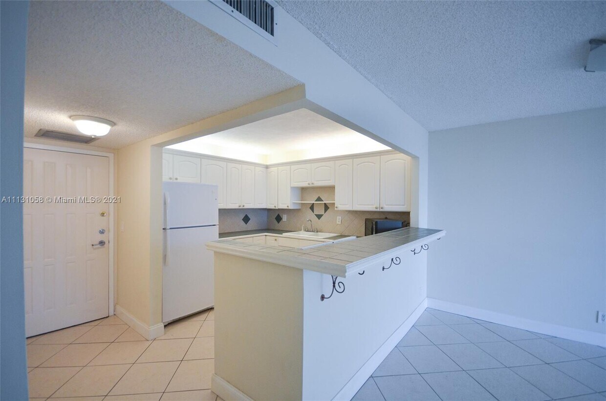 Primary Photo - 200 Leslie Dr