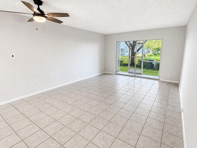 Foto del edificio - 1400 SW 124th Terrace