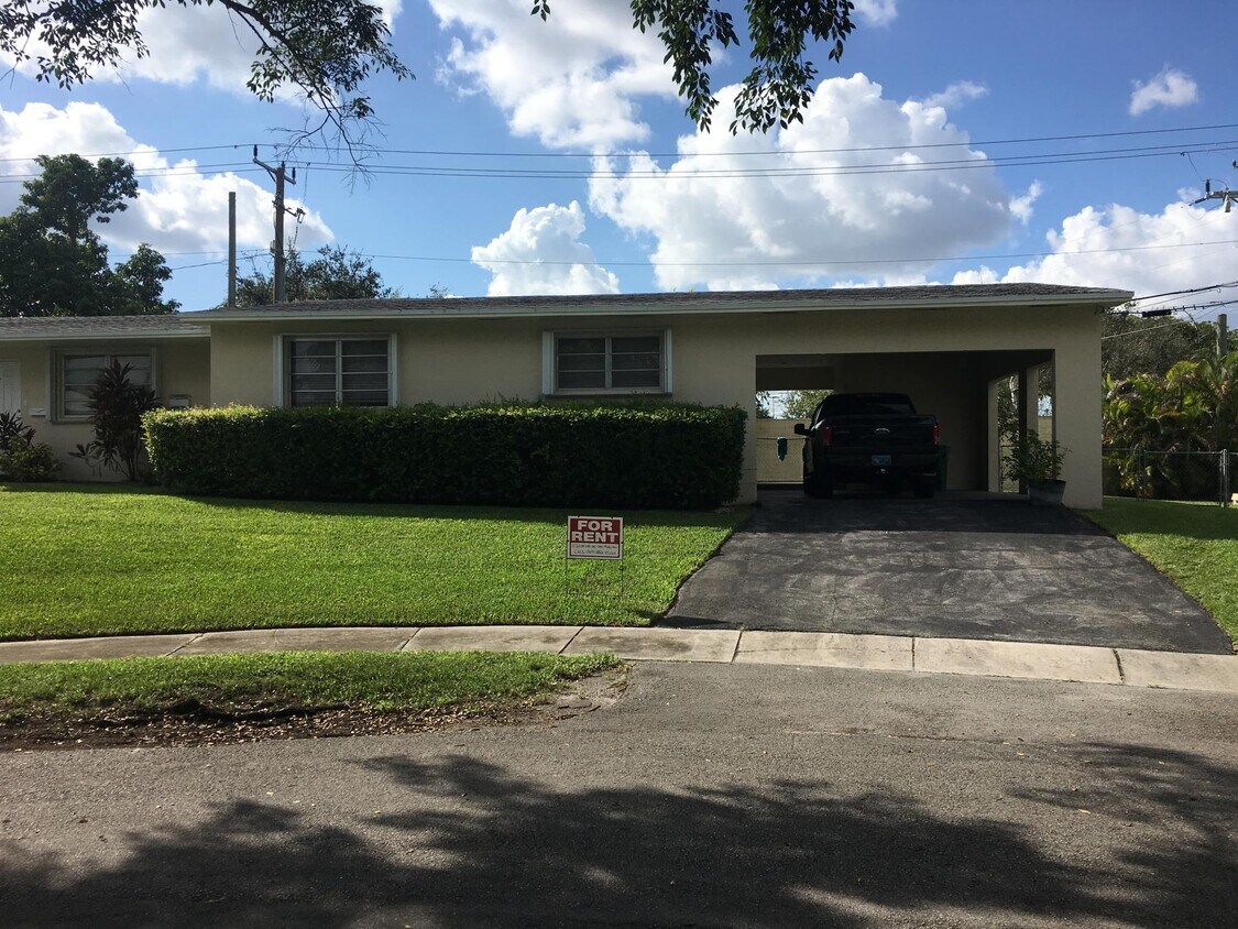 Primary Photo - 8990 SW 149th St