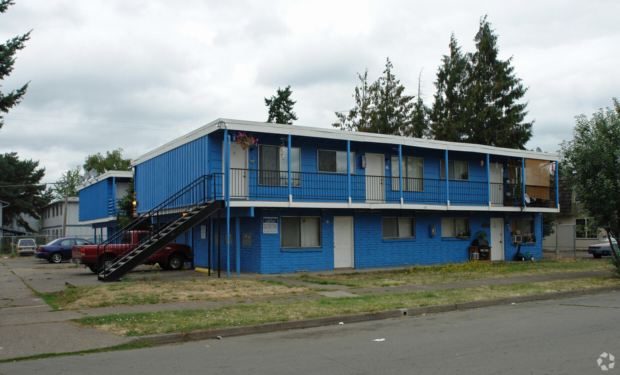 Building Photo - 124 C St