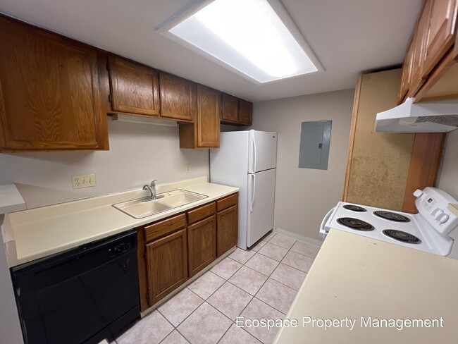 Foto del edificio - 3 Bedroom 2 Bathroom in Robinwood Condomin...