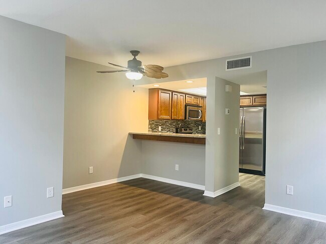 Foto del edificio - 3042 Sir Hamilton Cir