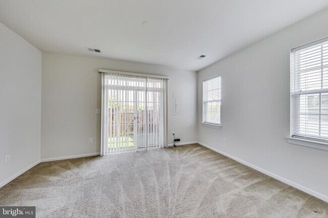 Foto del edificio - 7436 Riding Meadow Way