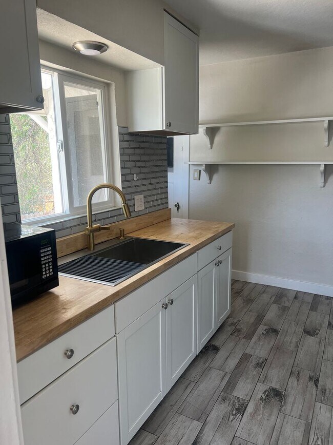 Foto del edificio - 308 College Ct