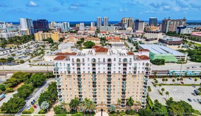 Foto del edificio - 616 Clearwater Park Rd