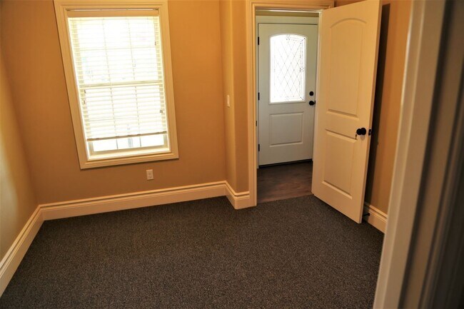 Building Photo - 971Circ