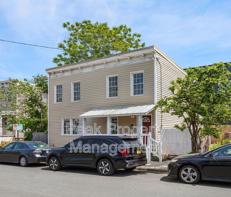 Foto principal - 819 Kinney St