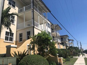 Building Photo - 3960 N Flagler Dr