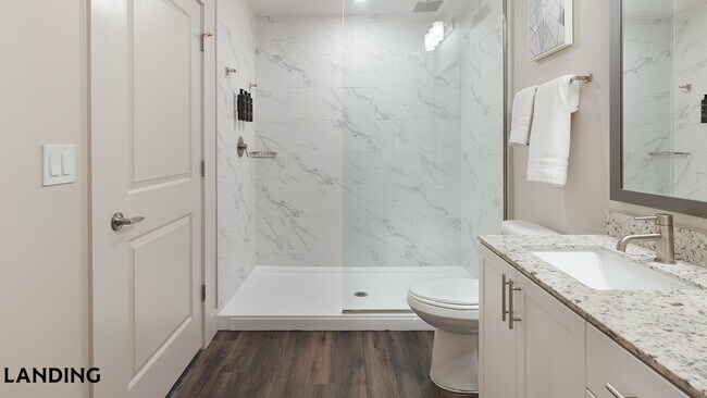 Foto del edificio - 5885 Lakehurst Dr
