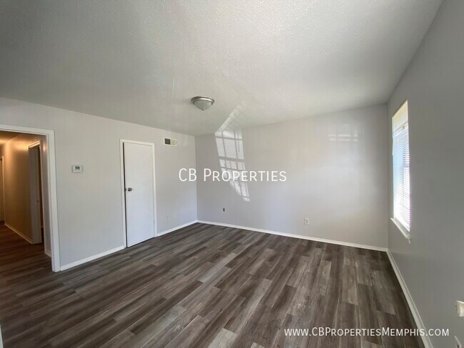 Building Photo - New Flooring!!