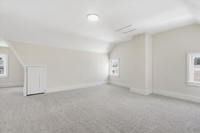 Building Photo - 315 2nd St