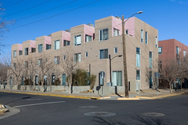 Foto del edificio - 877 Silver Ave SW