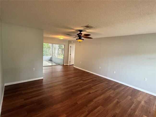 Foto del edificio - 8610 Winding Wood Dr