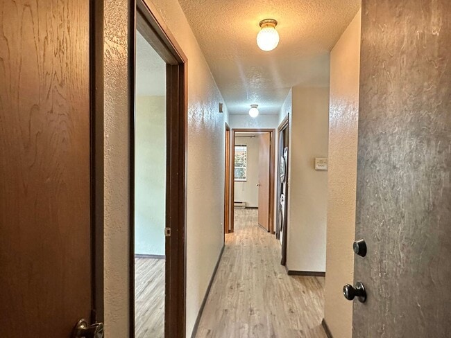 Building Photo - Location, Location, Location! 2-bed Ballar...